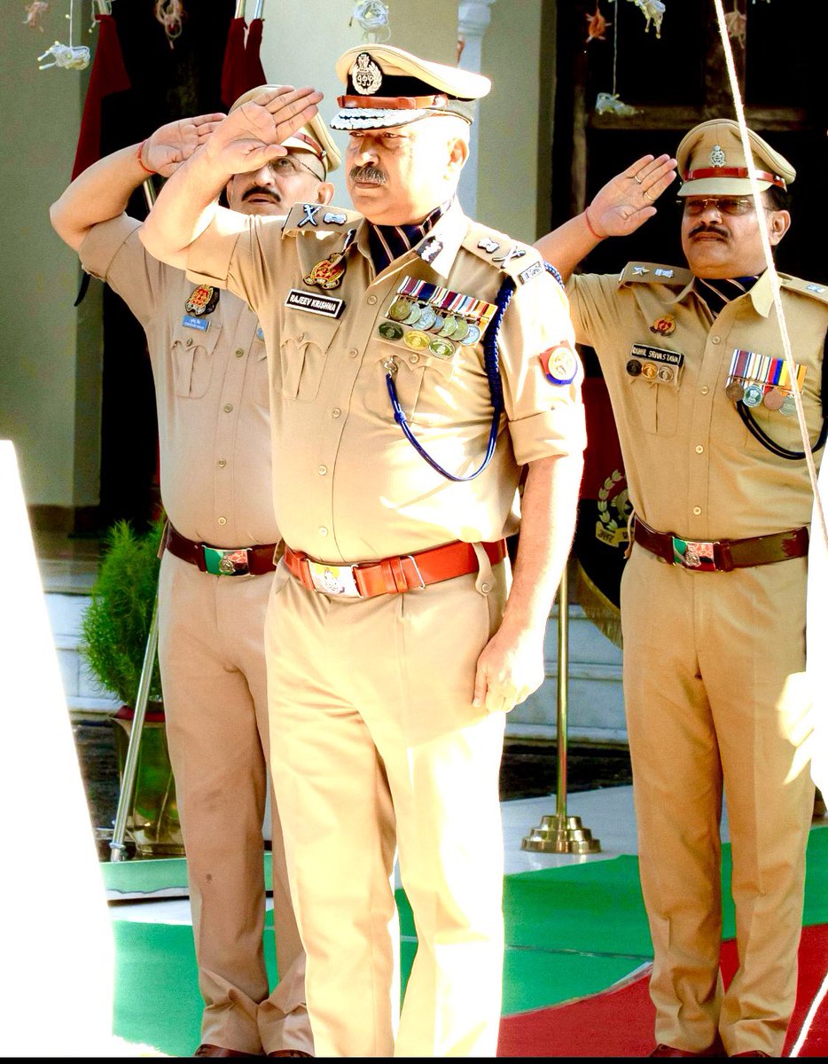 upcoprahul's tweet image. From fear to safety.
Every day in uniform, we bridge the gap!!

A salute of respect. A pledge of duty ...
with DGP UP Sri Rajeev Krishna.

#HappyIndependenceDay 
#HappyIndependenceDay2025 
#IndependenceDay #india 🚔🇮🇳