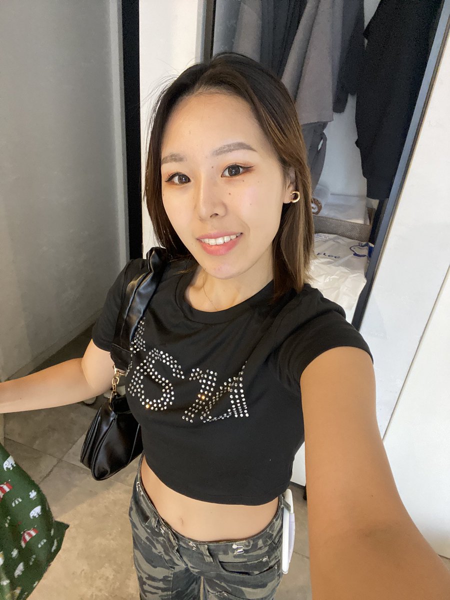 れっつらごー！🇰🇷💚💚💚💚
<a href="/charli_xcx/">Charli</a>