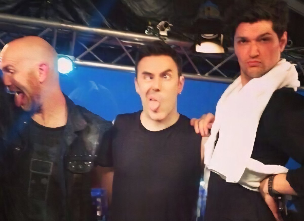 Sair_TS's tweet image. It's a bit of a long shot, but I would like to try and brighten the timeline, so if you would like to share your favourite pics, moments, memories, funny stories of the band I would love to see it 🥰 #TheScript #TheScriptFamily