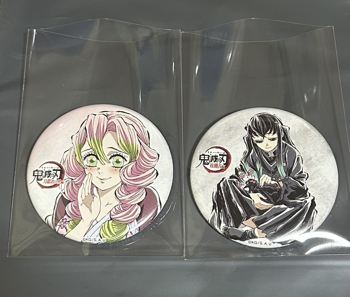 shio_A0a's tweet photo. 〖鬼滅の刃 交換 〗
全集中展 グッズ 
複製ミニ色紙 缶バッジ

譲⬇️
画像のもの(時透無一郎、悲鳴嶼行冥、産屋敷耀哉、栗花落カナヲ、不死川玄弥、ひなき、にちか、無惨、伊黒小芭内、甘露寺蜜璃)

求⬇️
色紙.錆兎(画像3枚目より���>②>>③>④)
缶バッジ.同種錆兎

郵送のみ
気軽にお声がけください🌷 https://t.co/Ajbx062HdS
