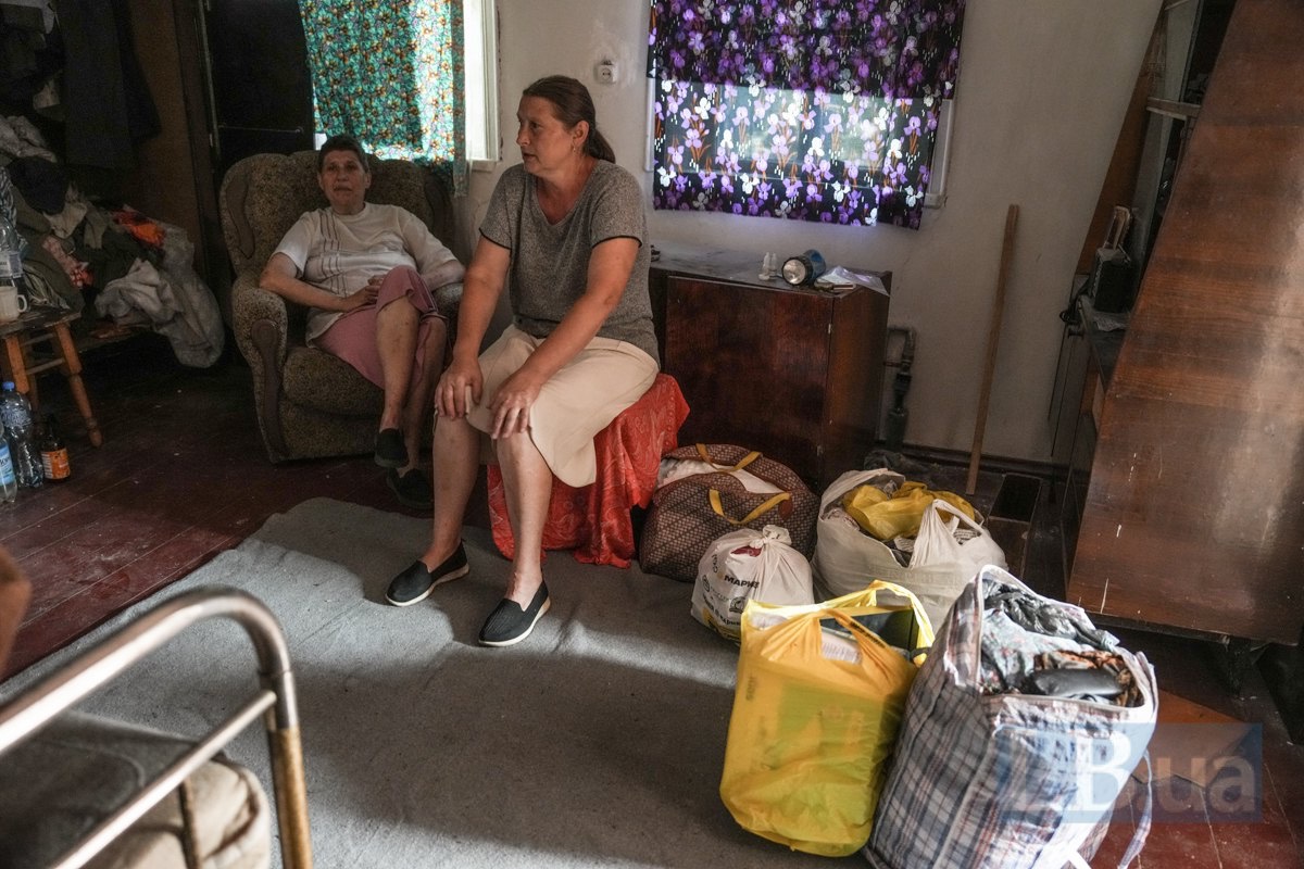 «Виїжджають, звісно, люди. Майже нікого вже й не лишилось. І так на кожній вулиці. Чому? Тому що страшно. Все бомблять». Репортаж Інни Варениці з Добропілля, до якого наближається ворог is.gd/pblkhv