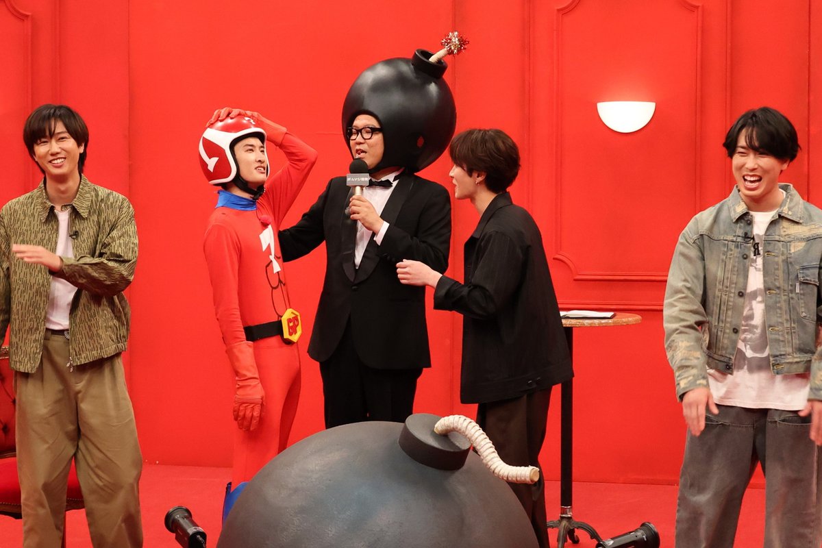 oricon's tweet photo. Snow Man『ドッキリGP』
“ボムマジ爆発”参加メンバー発表💣💥

マッサマン向井康二を強制連行し
渡辺翔太、阿部亮平、宮舘涼太も騙され参加

《Snow Manヤバいヤツ選抜軍》による
頂上決戦でグループ崩壊のピンチ💦

💬4人のコメント️
https://t.co/K1NtR1fzbf

#SnowMan https://t.co/IfNFaQeZqy