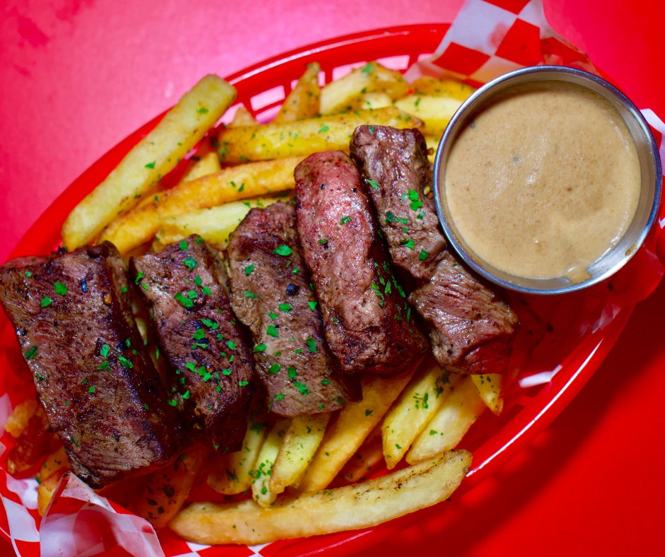 🍽 Friday = Family Feast!
🕛 12pm: Collection only
🕔 5pm: Dine in – Kids Eat FREE
2x Steak ‘n’ Fries + drinks 🍟🥩
2x Kids Meals FREE 🎉
all for just £23.99
Bring the crew &amp; save!