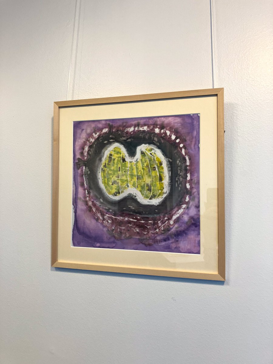 ArtsCareNI's tweet photo. Arts Care Artist Helen Shields collaborated with staff from the Virology department at the Royal Victoria Hospital to create multi-media artwork inspired by microscope photographs of viruses.

#ArtsCare #ArtsInHealth #ArtistInResidence #VirologyArt #RoyalVictoriaHospital #BHSCT https://t.co/8LIGgy5jMv