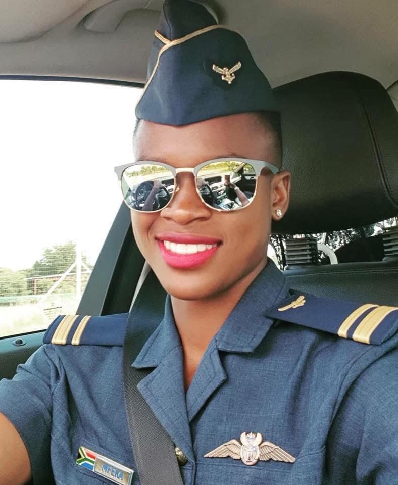 Global_Buzz_'s tweet image. The worlds first Black Africans female fighter pilot from South Africa 🇿🇦