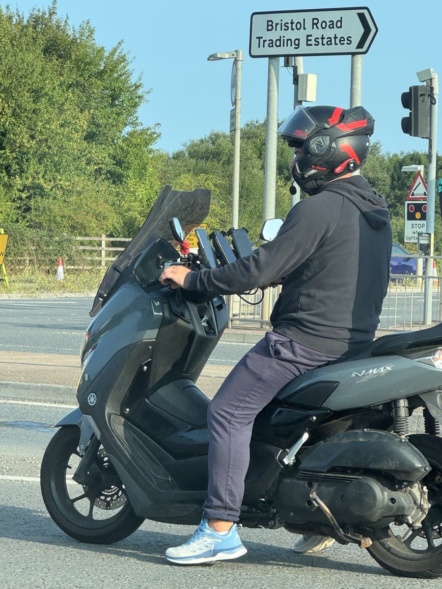 harringtron's tweet photo. Drug Dealer, Social Media Influencer, Uber Eats Delivery: Multitasking King with the 3-phone setup! 💪📱🚀 #Hustle #MultitaskingGoals https://t.co/AZ6y9Y4XfL