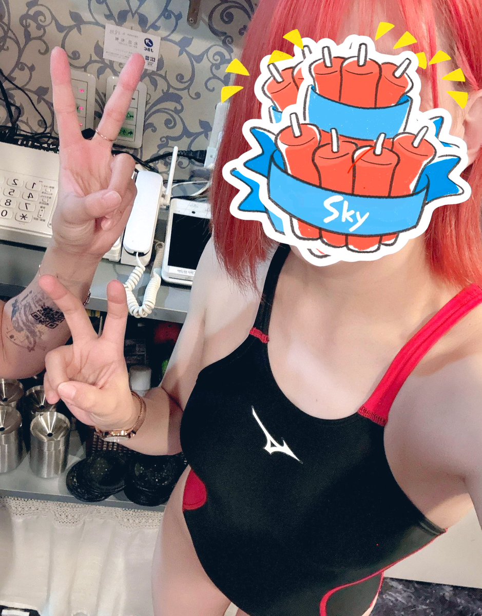 たろ、参る！！
明日がコミケなんだ、、前夜祭だねー！
前入りの人も多いのかな？
本日もお店でお待ちしてます！

ふぁるさんの手と✌️