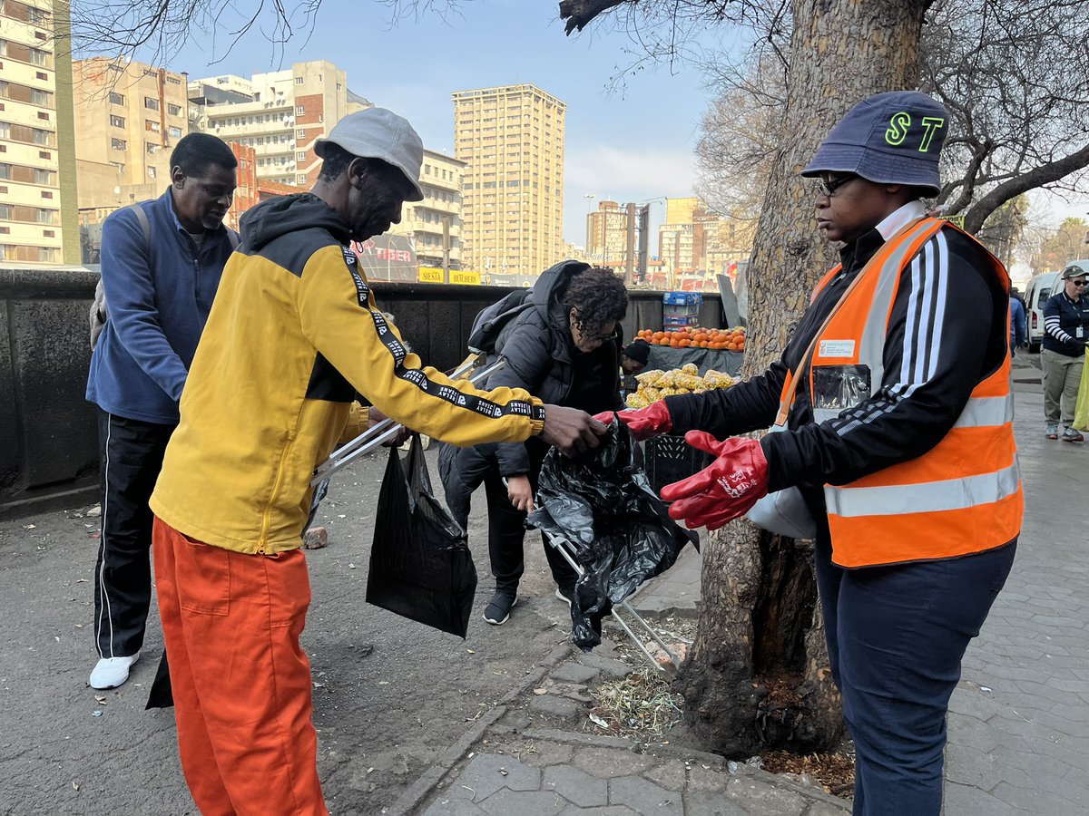 GDCoGTA's tweet photo. The cleaning campaign has just concluded at the Doornfontein railway line , between Ellis Park and Park Station. More stakeholders are coming on board, like @PRASA_Group on the CBD revitalisation. #CBDFriday #SpanaMaspala #GrowingGautengTogether https://t.co/jxUnYH9pHH