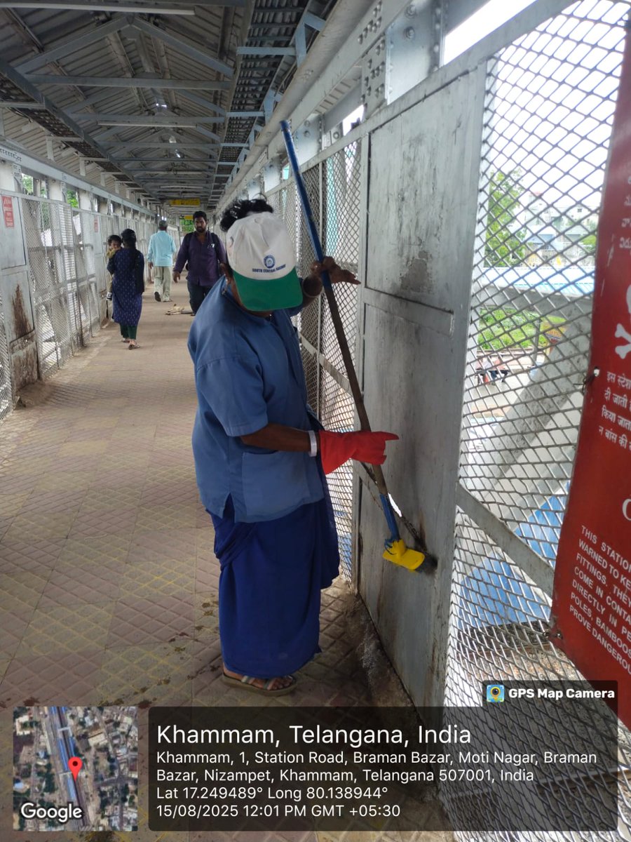 Chikmt191591's tweet photo. In view of the Swachhata Abhiyaan todayi.e.15.08.2025 at khammam Railway station.
#Railway
 #SCR  
#ENHM 
#SwachhataAbhiyaan, #IndependenceDay 
@drmsecunderabad 
@SrEnhmSC https://t.co/zRomFJvtGZ