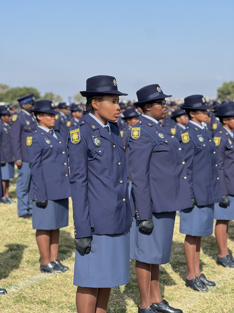 SAPoliceService's tweet photo. #sapsEC [Bhisho #PassingOutParade] Boots polished, uniforms sharp, the largest parade in the country is underway. Today, fresh hands, hearts &amp; minds join the fight against crime.
#PoliceTrainees #MoreBootsOnTheGround https://t.co/7rdF2gtmOj