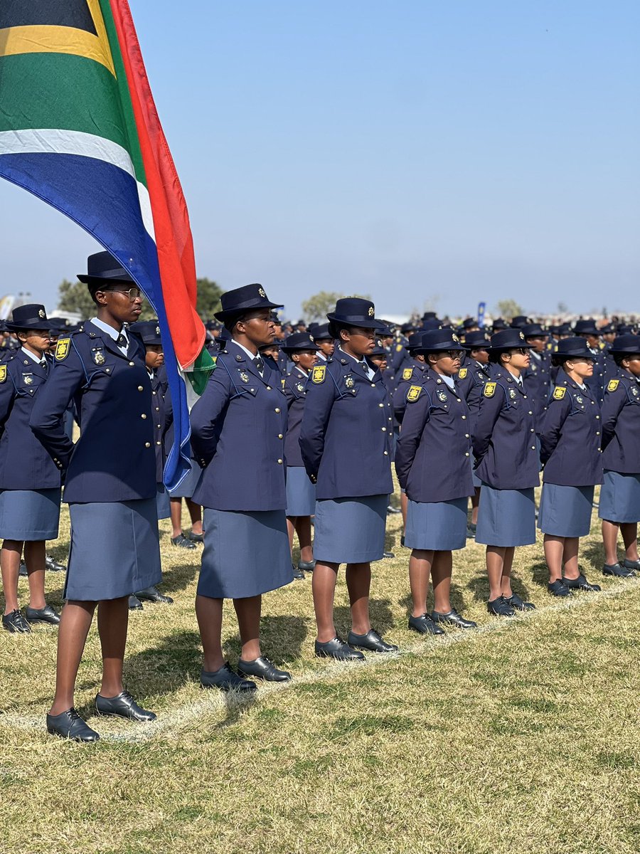 SAPoliceService's tweet photo. #sapsEC [Bhisho #PassingOutParade] Boots polished, uniforms sharp, the largest parade in the country is underway. Today, fresh hands, hearts &amp; minds join the fight against crime.
#PoliceTrainees #MoreBootsOnTheGround https://t.co/7rdF2gtmOj