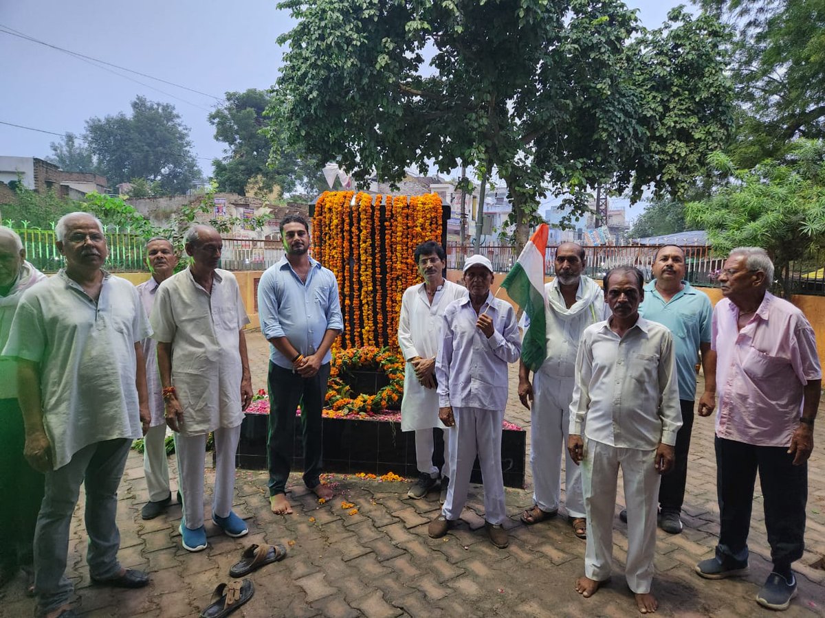 news21national's tweet photo. #Deeg : स्वतंत्रता दिवस पर शहर कांग्रेस कमेटी की प्रभात फेरी और ध्वजारोहण
#BreakingNews #latestnews #hindinews #news21national #IndependenceDay2025 #CongressEvent #PoliticalNews https://t.co/3T9rP8tgor