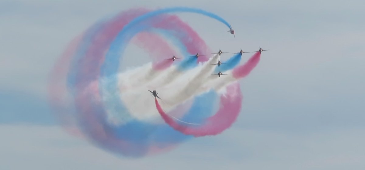 JVID47's tweet photo. @rafredarrows brilliant display yesterday and how lovely it was to have blue skies which shows of the smoke colours beautifully. Can't wait to see it again today. https://t.co/RBwsWl91sr