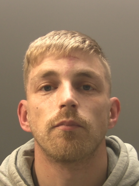 ⁉ Have you seen Luke Groves?

‼Officers would like to speak to the 31-year-old from Torfaen who may be able to assist with their investigation into assault.

🔗orlo.uk/dAQqp