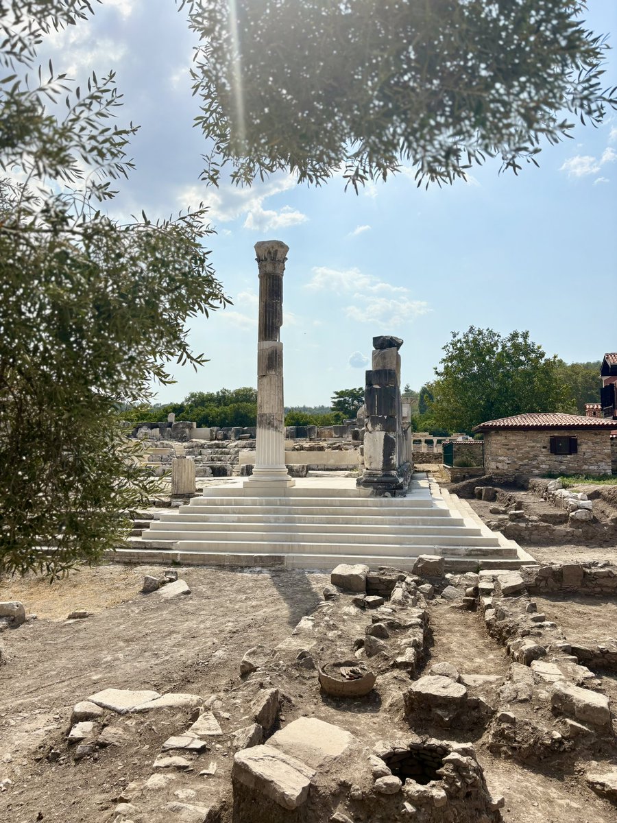 Geçmiş ve gelecek 🏛️🫧🤍
.
.
.
<a href="/_Stratonikeia_/">Stratonikeia ve Lagina Kazısı</a> <a href="/BilalSogut/">Bilal Söğüt</a> <a href="/TCKulturTurizm/">T.C. Kültür ve Turizm Bakanlığı</a> <a href="/CultureMugla/">Muğla İl Kültür ve Turizm Müdürlüğü</a> <a href="/kvmgm/">Kültür Varlıkları ve Müzeler Genel Müdürlüğü</a> <a href="/issanat/">İş Sanat</a> <a href="/arkeolojihaber/">arkeolojihaber ®</a> <a href="/AktuelArkeoloji/">Aktüel Arkeoloji</a> <a href="/Nereyedergisi/">Nereye Dergisi</a> <a href="/ArkeologlarDer/">Arkeologlar Derneği</a> <a href="/Arkeofili/">arkeofili</a> <a href="/ttkgovtr/">Türk Tarih Kurumu</a> <a href="/pauedutr/">Pamukkale Üniversitesi</a> <a href="/tcmuglavaliligi/">Muğla Valiliği</a> <a href="/muglabsb/">Muğla Büyükşehir Belediyesi</a> <a href="/yataganbel/">yatağanbelediyesi</a>