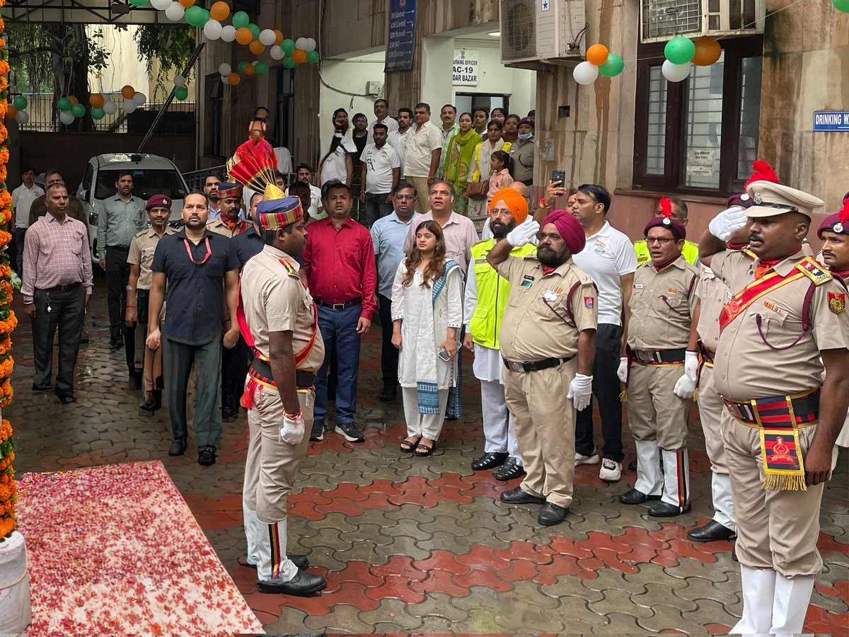 DMCentralDelhi's tweet photo. Happy Independence Day 🫡 to everyone.  
Jai Hind. #IndependenceDay2025 #HarGharTiranga2025 https://t.co/WFnbGIq6pI