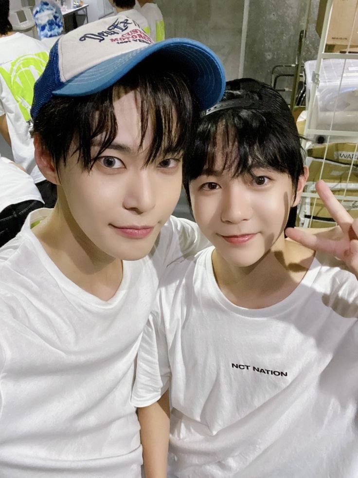 Nct127 도영 폭로합니다
제가 원래 도영이였습니다 그런데 1년 전 갑자기 극심한 두통으로 쓰러졌다가 깨어나 보니 어떤 여성의 몸으로 바뀌어있었어요 아직도 따뜻하고 친절한 료군의 시선이 그립네요 한마디만 할게요, 
남의 인생 뺏어가 놓고 당연하다는 듯이 살지마