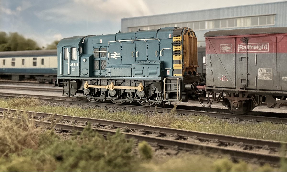 DustmanDave's tweet photo. Good morning from a pleasantly sunny South coast. Happy #Friday everyone. 

#TMRGUK #modelrailway https://t.co/fmhTc8ClMX