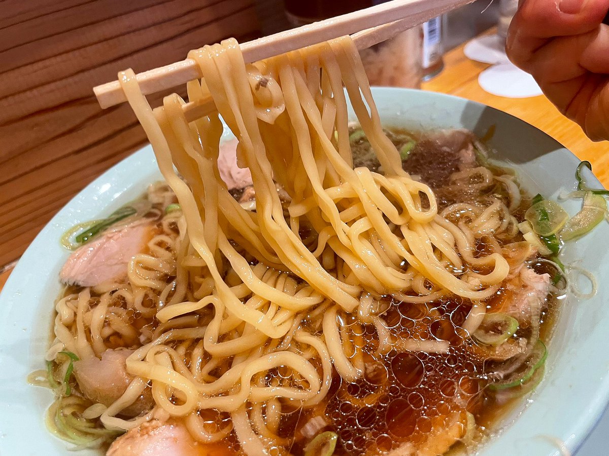 pooo0104's tweet photo. 最近食べたちゃん系ラーメン
スープ並々って嬉しいな〜
麺うまかった。さっっっぱり🍜 https://t.co/QfouzxNQYM