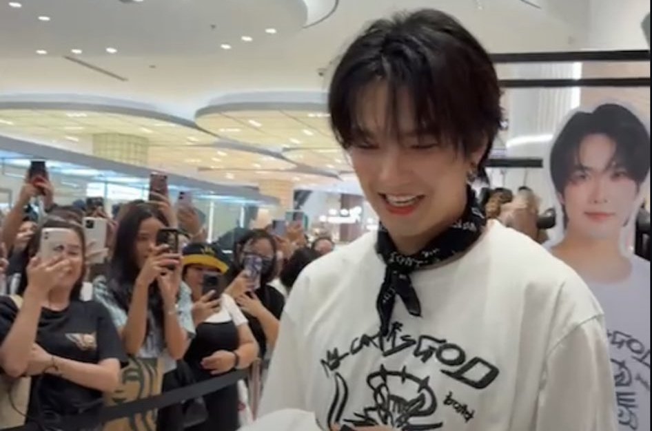 5 days ago ByL got to know there will be activity most of the Interfans can't attend for it but still So many thai fans attended today's event .Biu your 1% fans will never leave you , we will support you in our way . 

BUILD THE DESIGNER
 #IssueMomentWithBiu