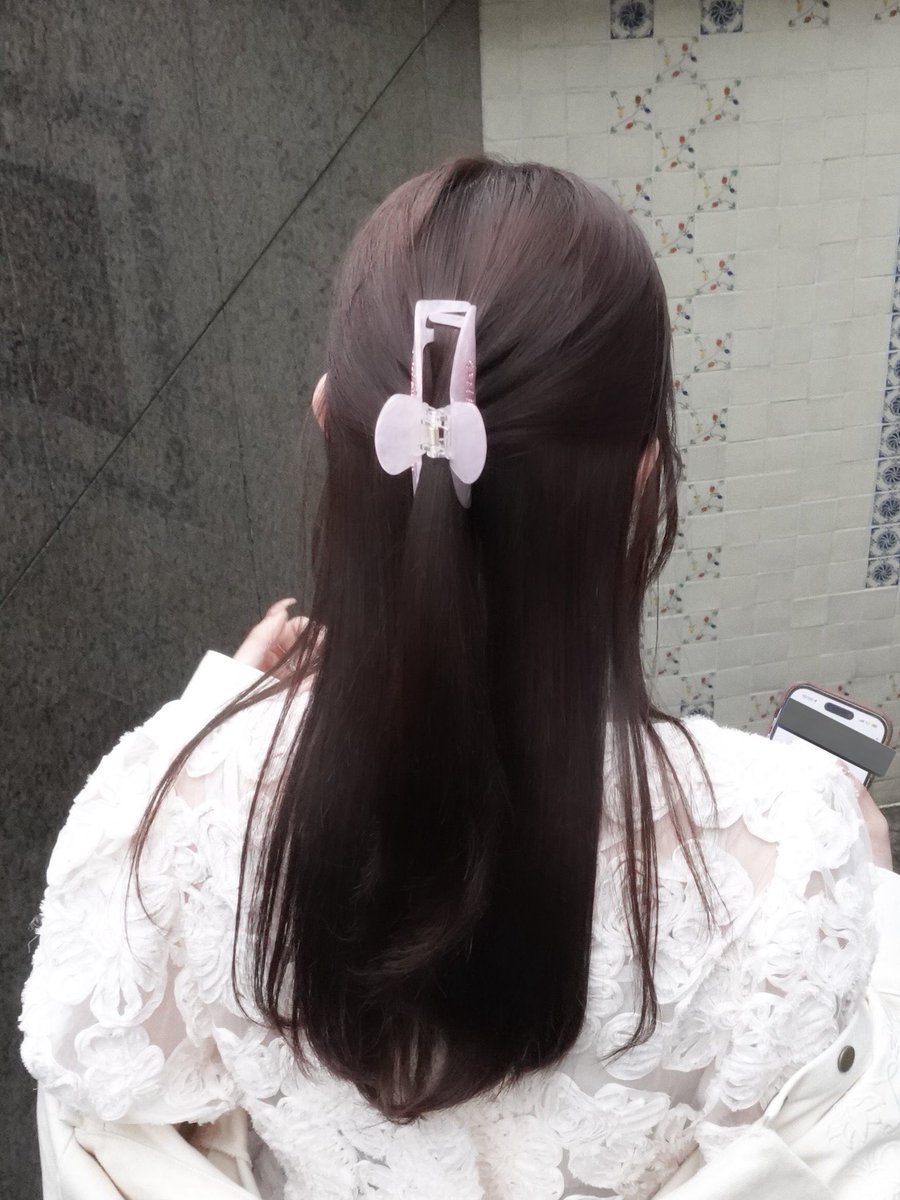 xqueen___a's tweet photo. ブローだけでサラサラストレートになると話題のStraineシャントリ、アイロンなしでまとまるの、大変���かります🙂‍↕️オンライン完売、店頭でも品薄みたいなので見つけたらすぐ買うべき名品です❕【PR】【Straine】 https://t.co/BhD2GLd48V