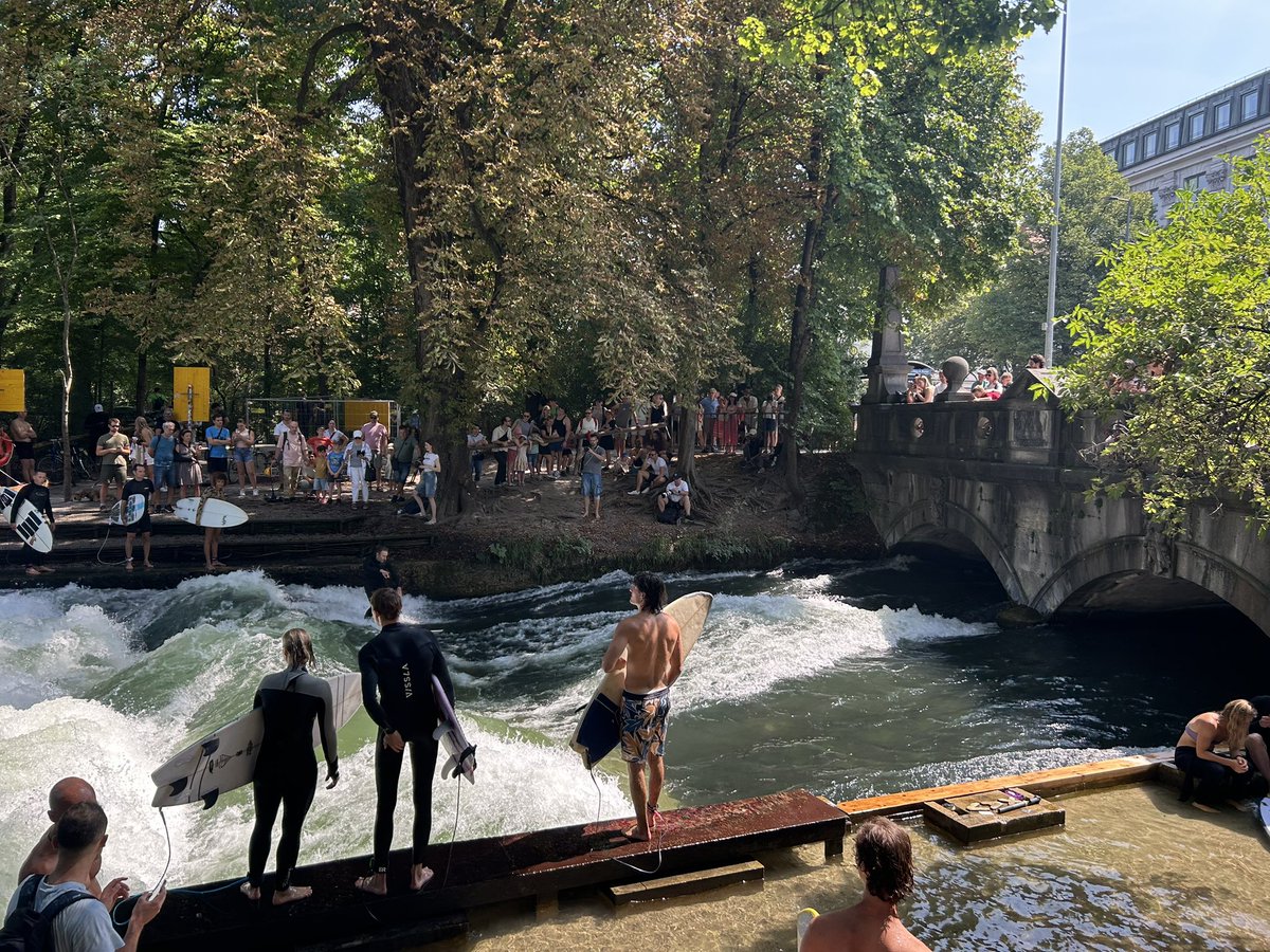 Jesus Perez Gil (@birloque) on Twitter photo En Madrid se cierran los parques cuando hace calor.
Mientras, en los parques de Múnich…
<a href="/AlmeidaPP_/">José Luis Martínez-Almeida</a> En Madrid se cierran los parques cuando hace calor.
Mientras, en los parques de Múnich…
<a href="/AlmeidaPP_/">José Luis Martínez-Almeida</a>
