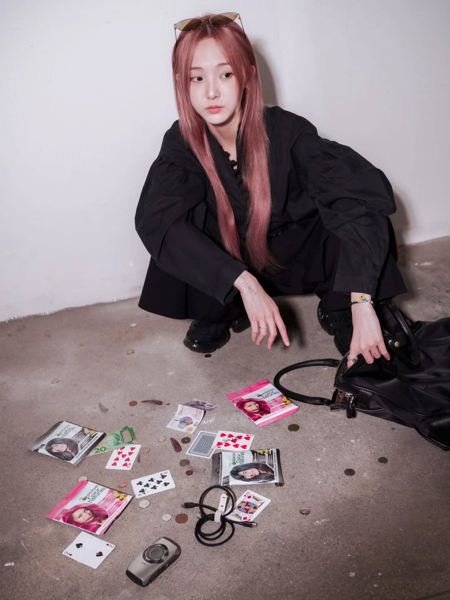 Sundhya13's tweet image. 😎 #เนเน่ ชวนทุกคน มา Mix สีผมสวยไม่ซ้ำใคร ครีเอทเฉดสีใหม่ให้ปัง ด้วย Garnier Color Naturals ✨

🌸 สีใหม่ Brilliant Pink + Cool Ash 
แบบซองมีขายใน 7-11 / shopee 

#การ์นิเย่สีผมเนเน่
#GarnierColorMix
#GarnierColorNaturals
#GarnierColorMixXNene
#GarnierThailand #nenevader