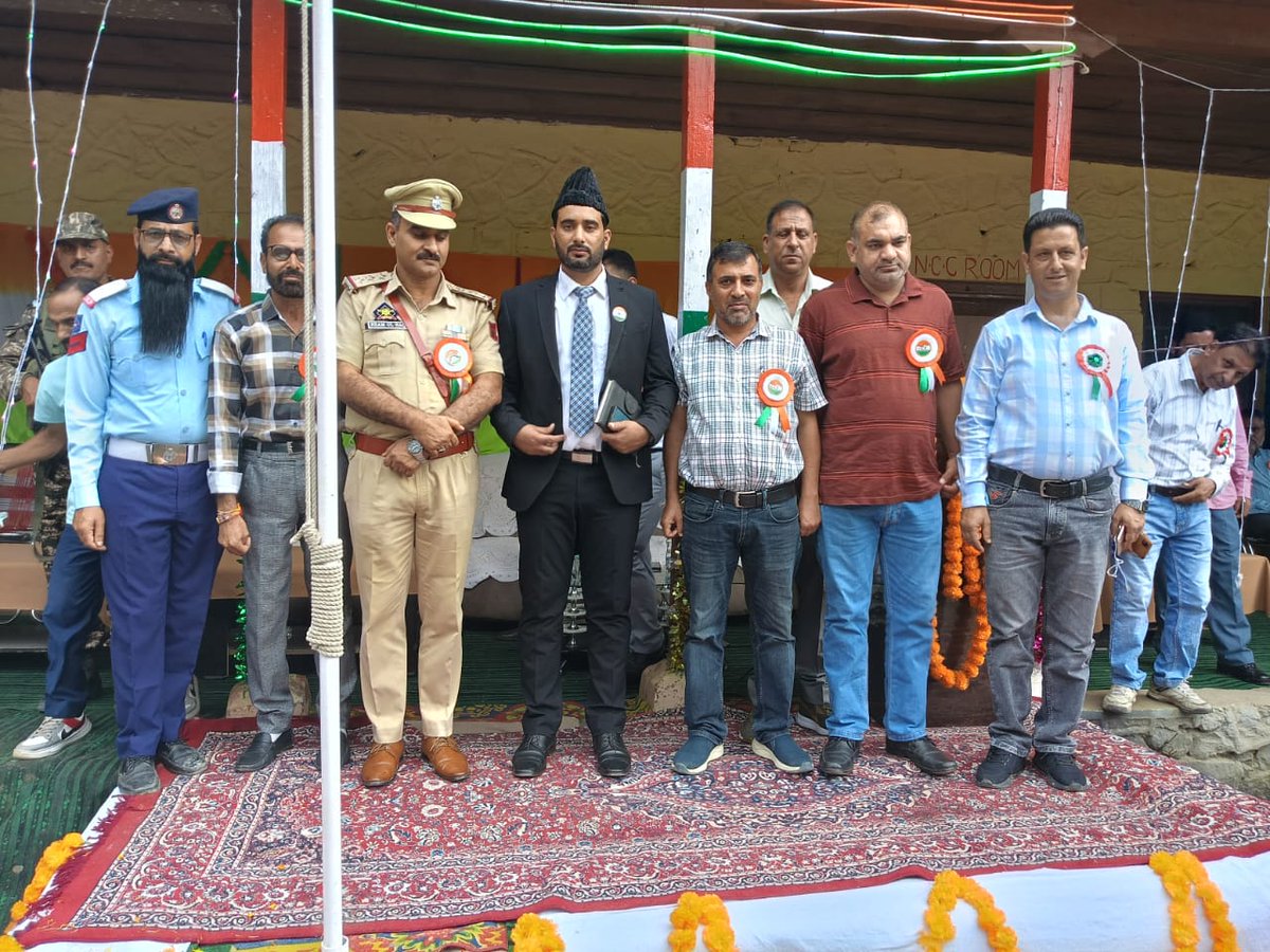 SDM Ramsoo, Sayed Mazahir Hussain Shah hoisted the National Flag to mark the 79th Independence Day celebrations at Ramsoo.
<a href="/diprjk/">Information & PR, J&K</a> <a href="/dcramban/">Deputy Commissioner (DEO), Ramban</a> <a href="/RambanPolice/">District Police Ramban</a>