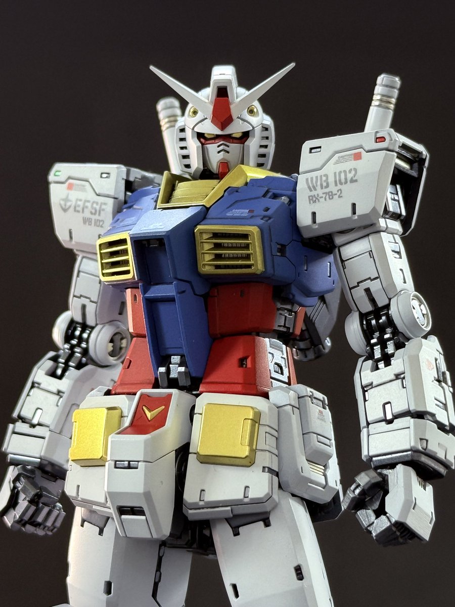 RG2.0の頭部の両サイドパーツを
部品注文してみました

こっちの方が全然いいね！

#うちの78はカッコいい