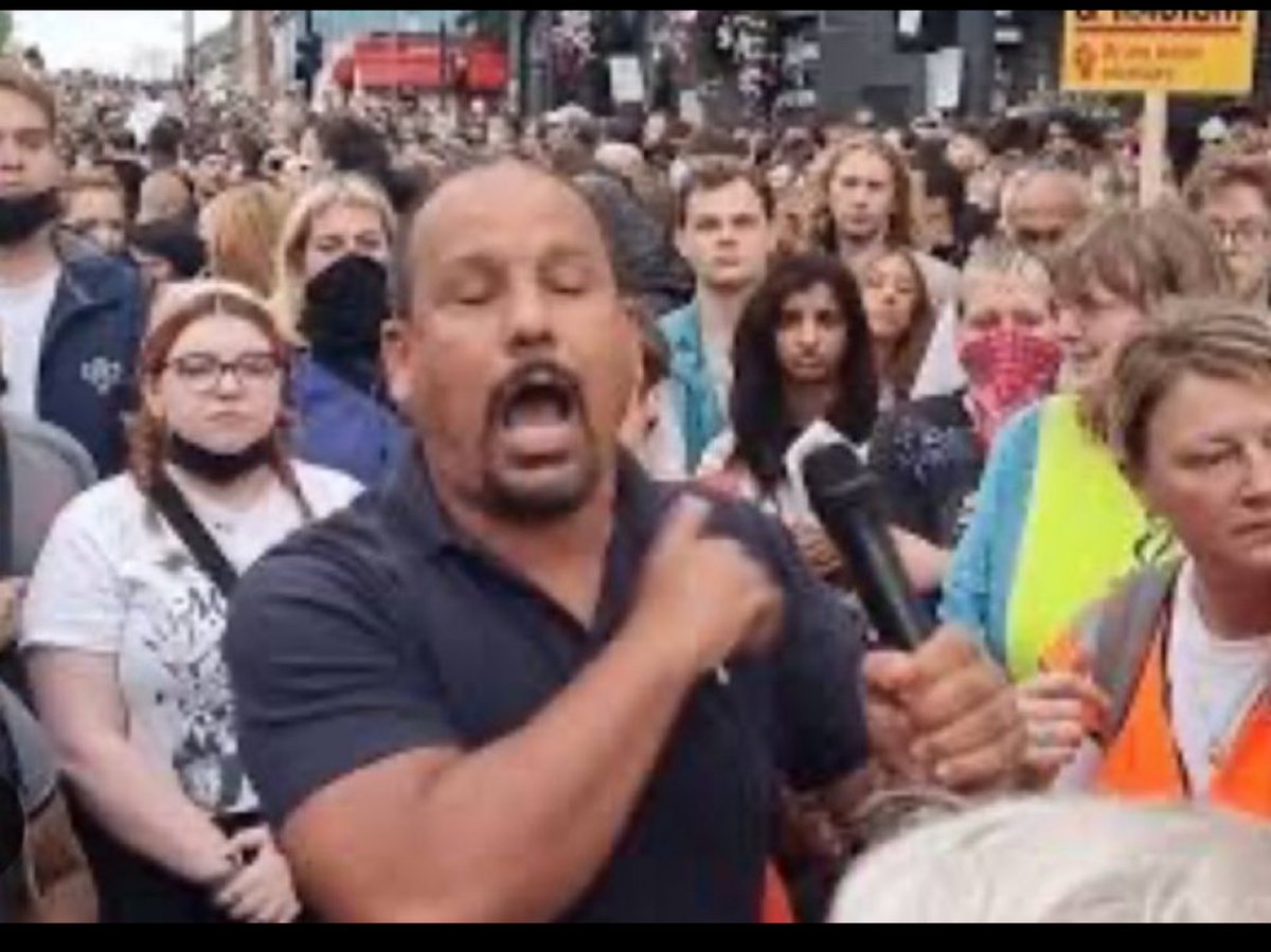 AnthonyChurch59's tweet image. #2Tier
Starmer and his mob are a clear and present danger to us all. 
Tory councillors wife still inside for a tweet nobody saw
This fella at a rally urging people to cut right wingers throats walks away scot free.