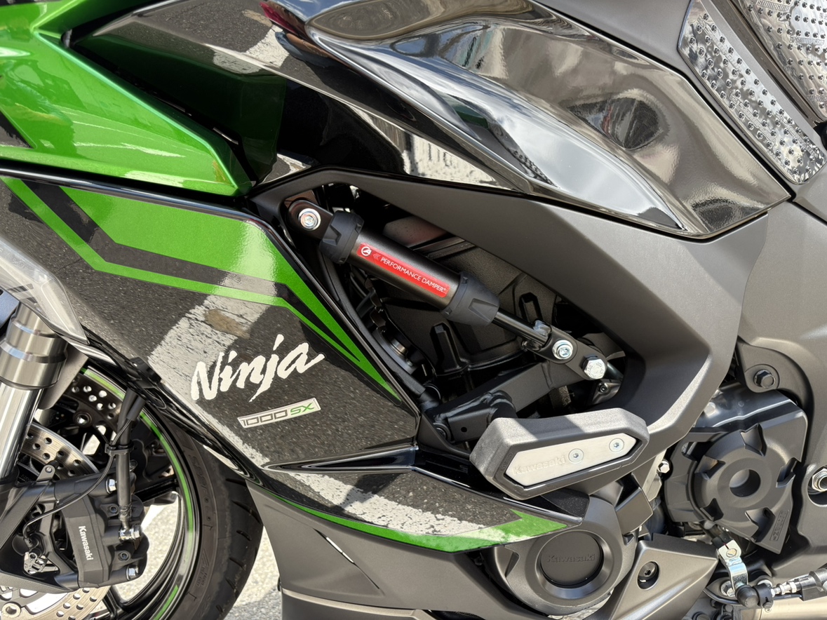 naps_kansai's tweet photo. #ナップス #東大阪店 #カスタム 日記
【#カワサキ #Ninja1000SX】
#STOMPGRIP トランクションパッド
#TRICKSTAR コアガード
#BabyFace ステップキット
#UKANAYA レバー
#ACTIVE パフォーマンスダンパー
見た目と性能の両立を意識して一押しアイテムでカッコよくなりました!
ありがとうございました‼ https://t.co/64n99hikUN