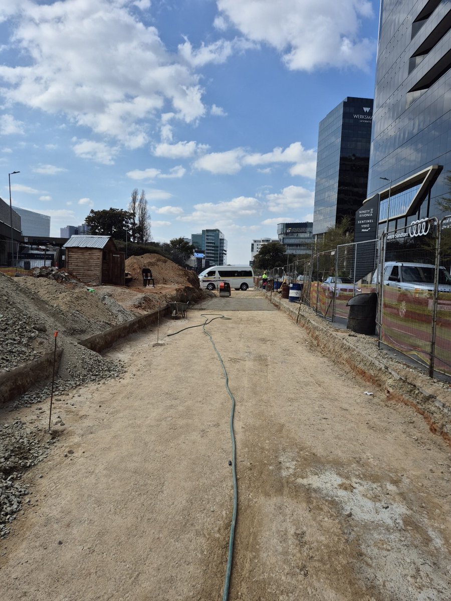 🚧 Drive with Caution | Sandton BRT Construction in Progress 🚗⚠️

Motorists, please drive carefully around ongoing Rea Vaya Phase 1C construction zones in Sandton. Construction teams are hard at work improving Joburg’s public transport infrastructure. 👷‍♂️

🚦 Be alert, obey