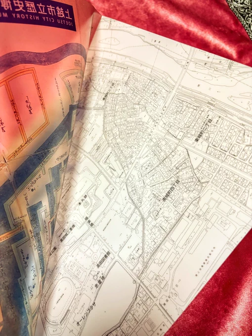 上越市立歴史博物館さんから出ている高田城周辺地図クリアファイル、外側が当時の地図、内側には現在の地図がプリントされていて、パタパタして見比べが出来る天才の発想大横転してお迎えしてきた