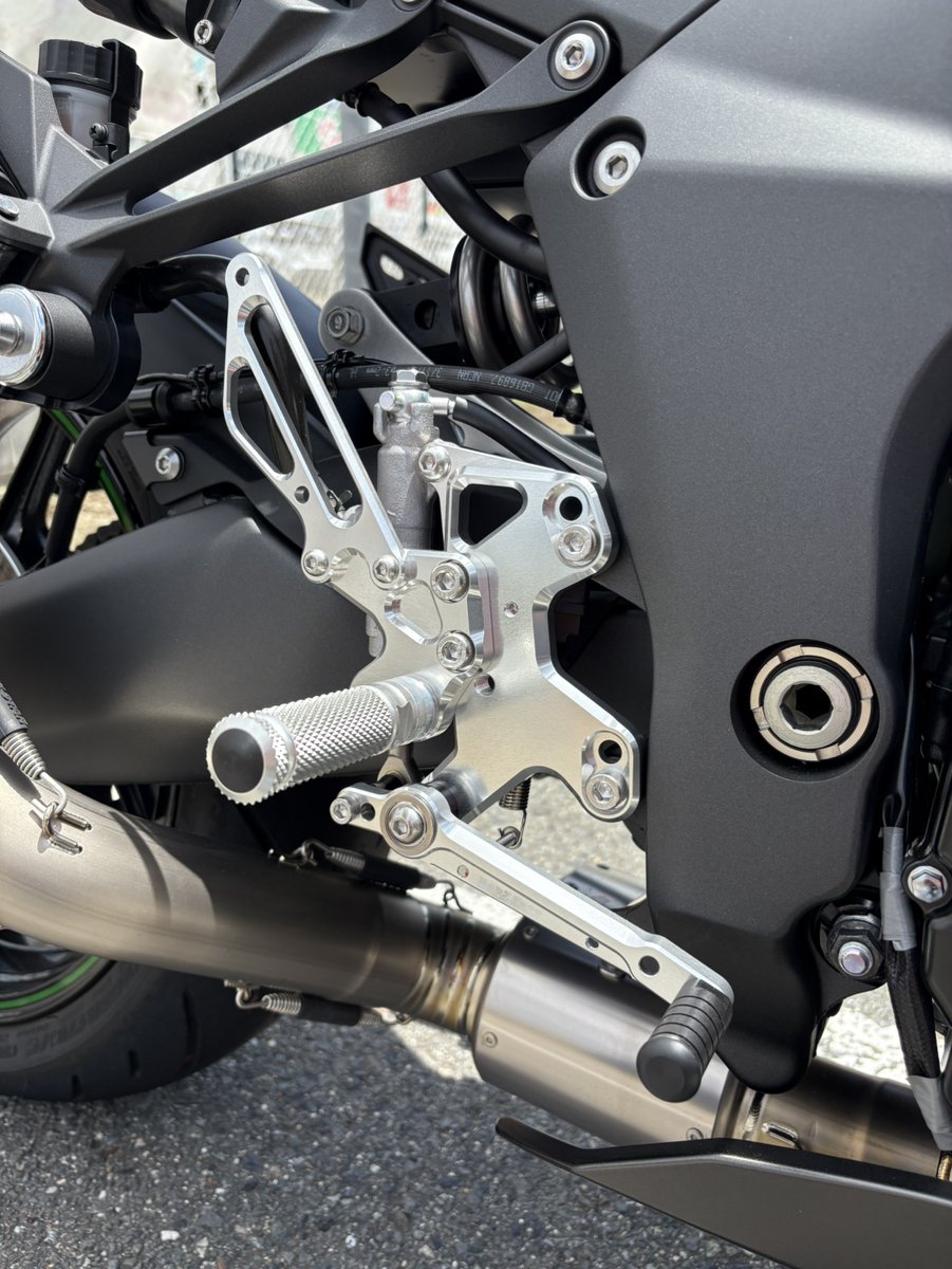 naps_kansai's tweet photo. #ナップス #東大阪店 #カスタム 日記
【#カワサキ #Ninja1000SX】
#STOMPGRIP トランクションパッド
#TRICKSTAR コアガード
#BabyFace ステップキット
#UKANAYA レバー
#ACTIVE パフォーマンスダンパー
見た目と性能の両立を意識して一押しアイテムでカッコよくなりました!
ありがとうございました‼ https://t.co/64n99hikUN