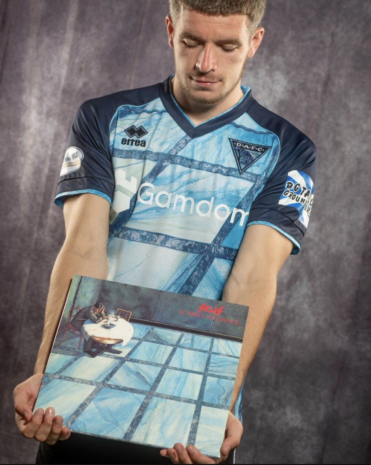 willwrite4cake's tweet image. .@officialdafc's new third kit is VERY classy....

(h/t @billypilgrimage)