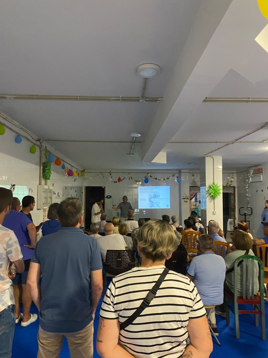 Concello de Santiago (@pazoderaxoi) on Twitter photo ➡️ O concelleiro de Obras, <a href="/DominguezXesus/">Xesús Domínguez</a>, na presentación das obras da rúa de García Lorca que comezarán o martes 19.
#CompostelaOrgullosadeSi #CompostelaBoadeVivir ➡️ O concelleiro de Obras, <a href="/DominguezXesus/">Xesús Domínguez</a>, na presentación das obras da rúa de García Lorca que comezarán o martes 19.
#CompostelaOrgullosadeSi #CompostelaBoadeVivir