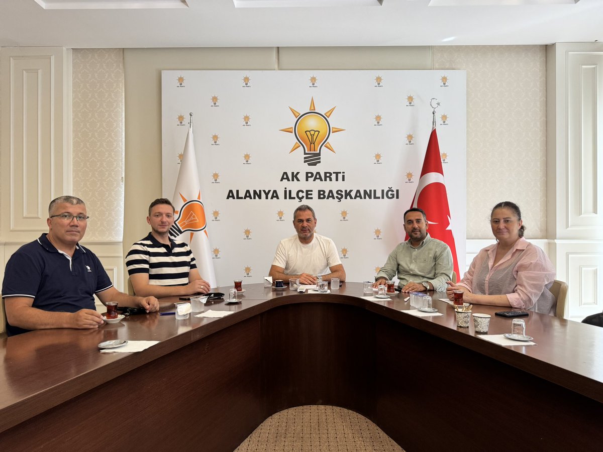 İlçe Başkanımız Mehmet Şarani Tavlı’nın katılımı ile Ekonomi Komisyonu Başkanımız Ali Koç Başkanlığında Ekonomi Komisyon toplantımızı İlçe Teşkilat binamızda gerçekleştirdik.

Toplantımız hayırlara vesile olsun.

<a href="/alicetin_07/">Ali Çetin</a> 
<a href="/mehmetsarani/">Mehmet Şarani Tavlı</a>