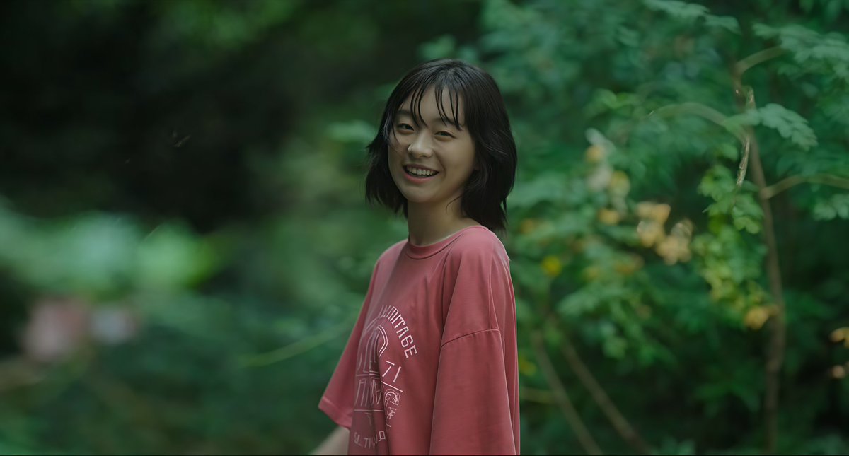 andam_sya's tweet photo. Look at her smile, her life is not perfect but that smile…. https://t.co/TitYyvyp0b