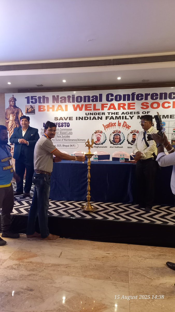 Satish Gupta of Vaaatav Foundation inaugurating National Meet 

#MensRightsIndiaMeet
#NatCon2025Bhopal
#15thSIFNationalMeet