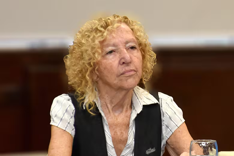 JulioRazona's tweet image. Estas dos personas son las responsables directas que estén circulando medicamentos toxicos mortales entre la poblacion. Agustina Bisio, administradora nacional de ANMAT y Gabriela Mantecón Fumadó, directora del Instituto Nacional de Medicamentos.
Responden al Ministro de Salud de…