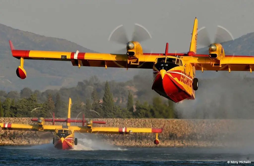 Prohibido el baño en el Lago de Sanabria por la intensa actividad de medios aéreos contra el fuego
zamoranews.com/articulo/suces…