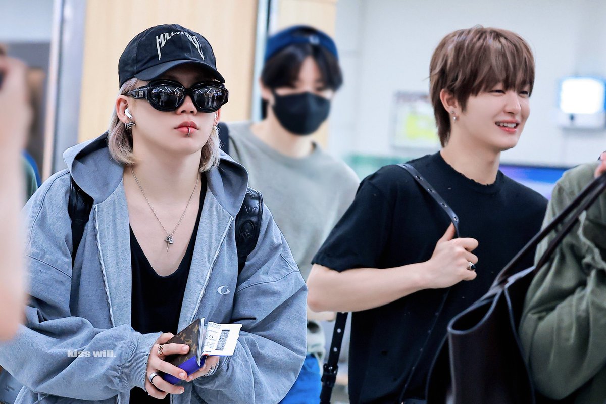 สีผมใหม่ก็ไม่ทำให้กลับมาคบกันใหม่หรอ ฮุนซอกอย่าเลิกกันเลย ไม่มีใครเหมาะสมกันเท่านี้อีกแล้ว 🙂‍↕️