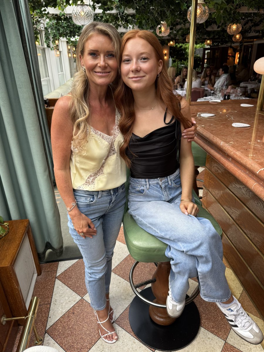 Beyond proud of my beautiful girl who absolutely smashed her A levels yesterday and is off to <a href="/UniversityLeeds/">University of Leeds</a> 🤍