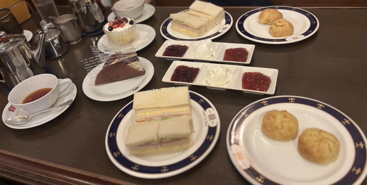 本日はこの垢作ってから同じ道辿って一緒に克服したお友だちと𝑨𝒇𝒕𝒆𝒓𝒏𝒐𝒐𝒏𝑻𝒆𝒂してきちゃ＞ω＜🍒✩