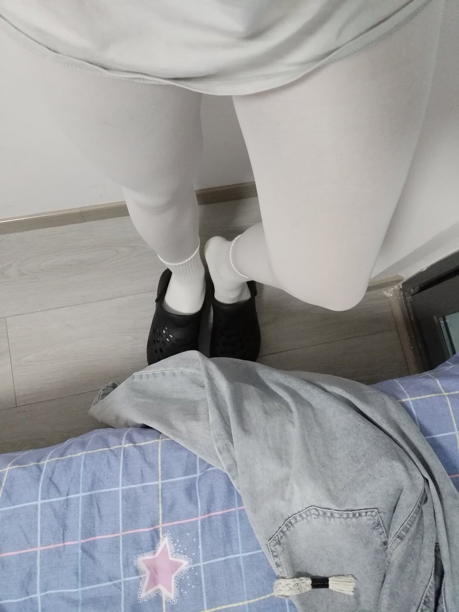 ZiAnQingYe's tweet photo. 喜白裤袜，17岁高中男生。可交友。初三开始戴锁，当前平板 长期。#锁奴 #男高0 #男高弟弟  #贞操锁 #白色裤袜  #交友贴 #男高中生 https://t.co/1Z4EVHLYJd