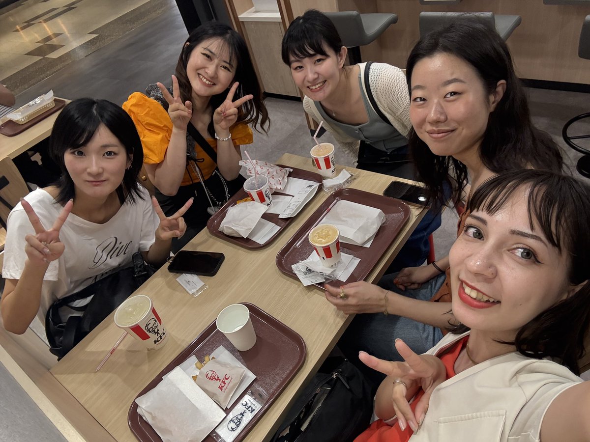 shina_swiftie's tweet image. A piece of the Swiftie life ❤️‍🔥🧡💚
We’re so ready for release day✨

食べるものまで色意識するのオタクすぎw

#thelifeofashowgirl 
@taylorswift13