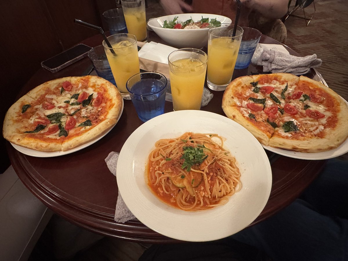 shina_swiftie's tweet image. A piece of the Swiftie life ❤️‍🔥🧡💚
We’re so ready for release day✨

食べるものまで色意識するのオタクすぎw

#thelifeofashowgirl 
@taylorswift13