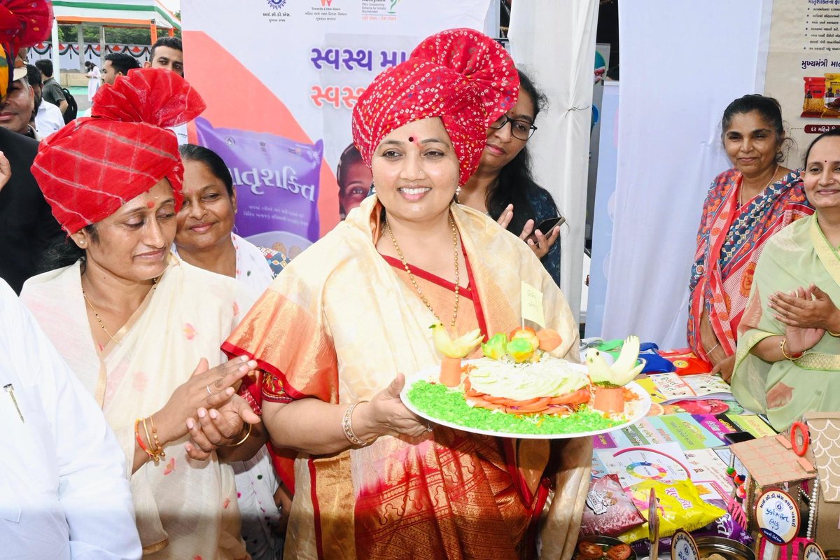 આ પ્રસંગે વિભિન્ન ક્ષેત્રે વિશિષ્ટ કામગીરી કરનાર આશરે 60થી વધુ નાગરિકો, અધિકારીશ્રીઓ તેમજ કર્મચારીશ્રીઓને પ્રમાણપત્ર એનાયત કરી સન્માનિત કરવાનું સૌભાગ્ય સાંપડ્યું.(2/3)

#IndependenceDay2025