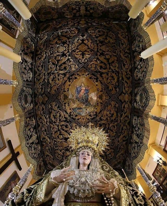 Solemnidad de la Asunción de María Santísima. De pie a tu derecha está la reina, enjoyada con oro de Ofir. Sal 44,10bc.11-12ab.16 #CofradiasMLG