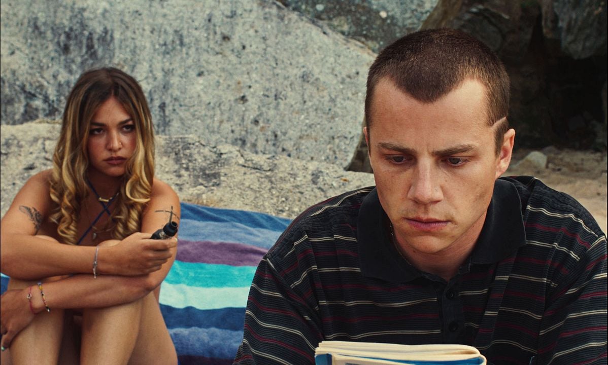 Entre terre et mer, L'épreuve du feu est un film authentique et fragile sur la fin de l'adolescence et le passage à l'âge adulte.

Un coming of age littoral, à fleur de maux porté par la spontanéité solaire de Félix Lefebvre et la révélation Anja Verderosa.